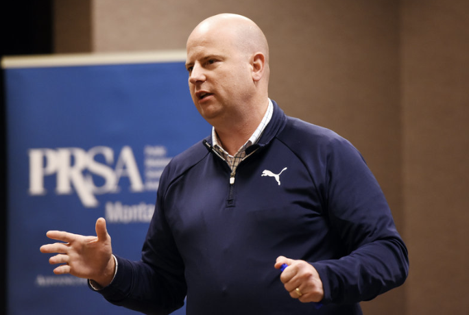 jason speaks at prsa event